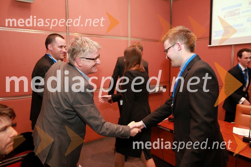  Branko  Greganovič,  HAAB International;  Luka Vidovič,  član zmagovalne ekipe, Ekonomska fakulteta Ljubljana CFA Institute Research Challenge Slovenija