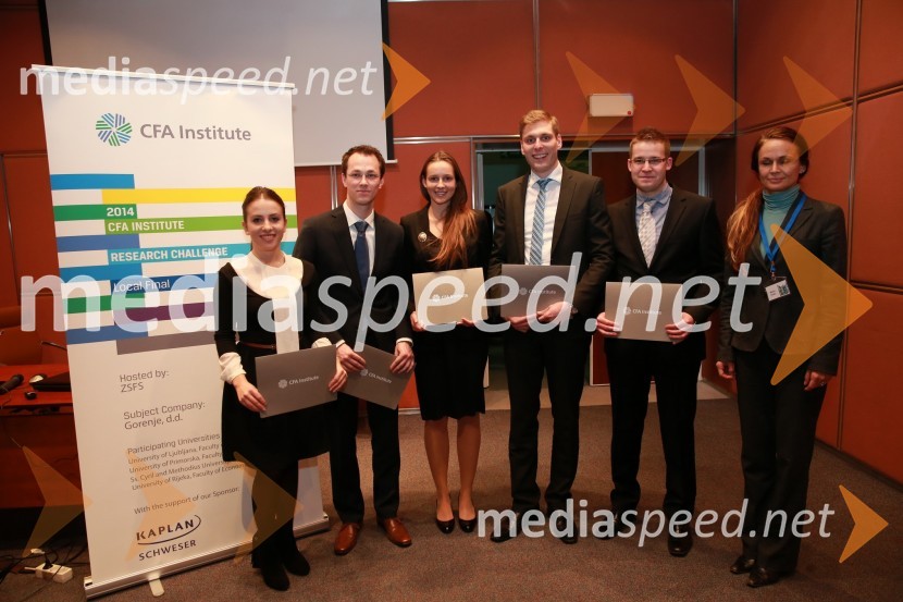  Eleni Korovesh,  članica zmagovalne ekipe, Ekonomska fakulteta Ljubljana;  ... ;  Taja Mohorčič, članica zmagovalne ekipe, Ekonomska fakulteta Ljubljana;  Nace Novak, član zmagovalne ekipe, Ekonomska fakulteta Ljubljana;  Luka Vidovič,  član zmagovalne ekipe, Ekonomska fakulteta Ljubljana ; dr. Mejra Festić, viceguvernerka, Banka SlovenijeCFA Institute Research Challenge Slovenija
