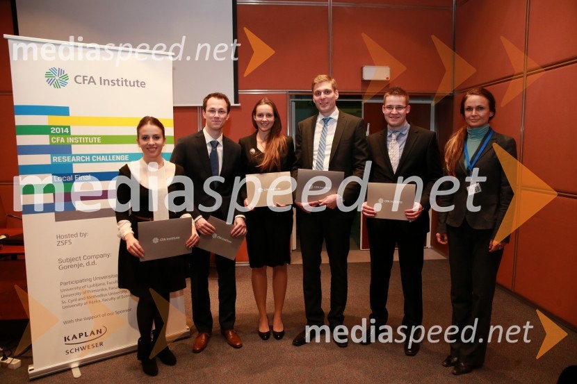  Eleni Korovesh,  članica zmagovalne ekipe, Ekonomska fakulteta Ljubljana;  ... ;  Taja Mohorčič, članica zmagovalne ekipe, Ekonomska fakulteta Ljubljana;  Nace Novak, član zmagovalne ekipe, Ekonomska fakulteta Ljubljana;  Luka Vidovič,  član zmagovalne ekipe, Ekonomska fakulteta Ljubljana ; dr. Mejra Festić, viceguvernerka, Banka SlovenijeCFA Institute Research Challenge Slovenija