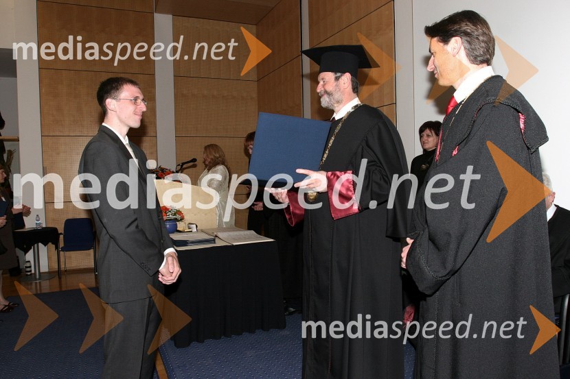 Dr. Matjaž Perc in dr. Ivan Rozman, rektor Univerze v MariboruPromocija doktorjev znanosti Univerze v Mariboru, Marec 2007