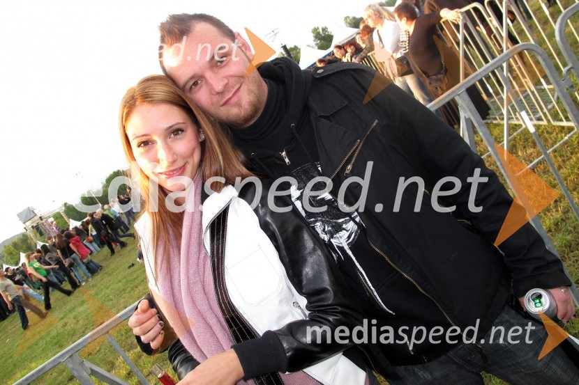 Tomi Meglič, skupina Siddharta in njegovo dekle Manca Simčič, manekenkaDanes praznuje: Tomi Meglič, pevec skupine Siddharta