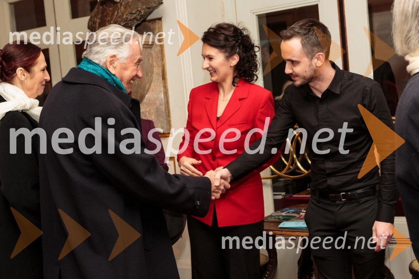  Demeter  Bitenc, igralec;  Ema Peruš, vodja abonmajev;  Jernej Pristov, predstavnik za odnose z javnostmi SNG Drama LjubljanaMedeja, premiera predstave Drama Ljubljana