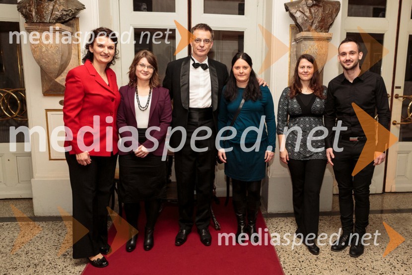  Ema Peruš, vodja abonmajev;  Milana Simonič, marketing SNG Drama Ljubljana;   Igor  Samobor, ravnatelj SNG Drama Ljubljana;  Mihaela Trupi, organizatorka;  Špela Šinigoj, gledališka pedagoginja;  Jernej Pristov, predstavnik za odnose z javnostmi SNG Drama LjubljanaMedeja, premiera predstave Drama Ljubljana