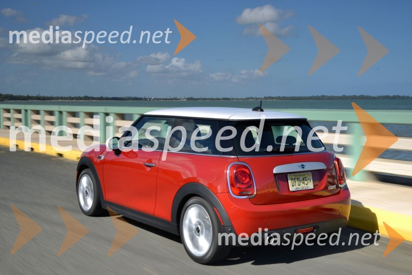 Mini One D84. avtomobilski salon v Ženevi