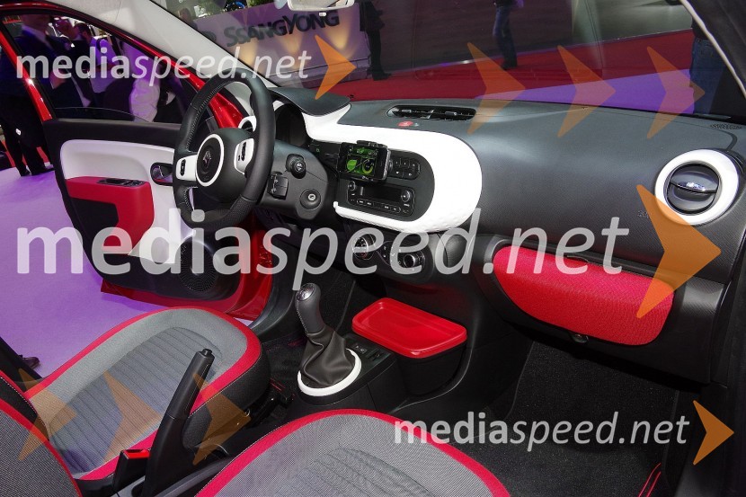 Renault Twingo, notranjostUtrinki iz 84. avtomobilskega salona v Ženevi