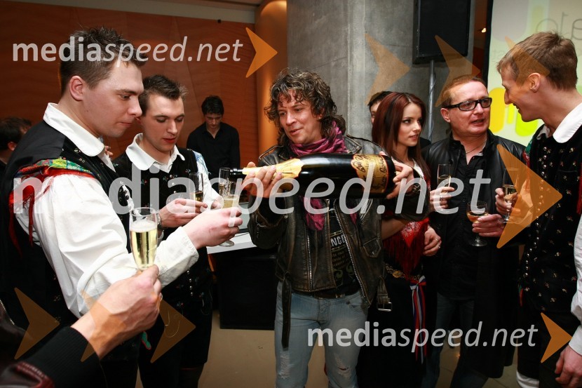 Ansambel Roka Žlindre in skupina Kalamari, zmagovalci Eme 2010EMA: pogled nazaj