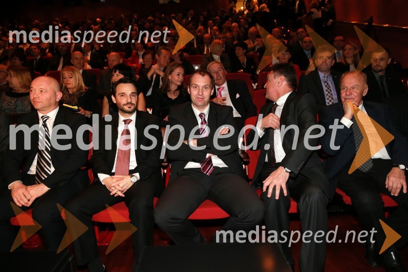  Janez Janko Kodila, direktor Kodila d.o.o.;  Danilo Ferjančič, generalni direktor Porsche Slovenija d.o.o;  Marko Cvetko, član uprave Cinkarna Celje;  Zoran Janković, župan MOL;  Stanislav  Škrabec, nekdanji direktor, Riko Ribnica46. podelitev nagrad Gospodarske zbornice Slovenije