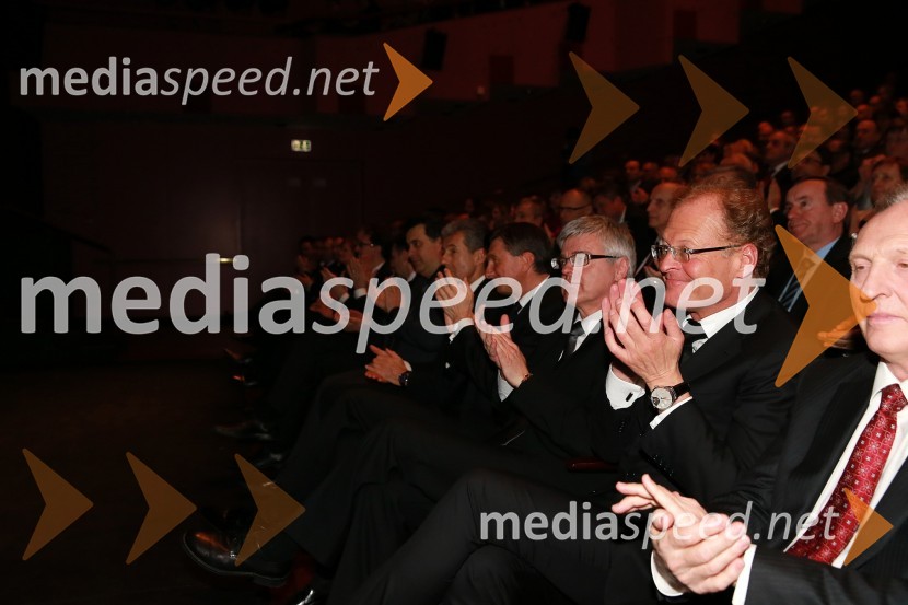  Borut Pahor, predsednik Republike Slovenije;  Samo Hribar Milič, predsednik in generalni direktor GZS;  Janez  Škrabec, direktor Riko d.o.o.46. podelitev nagrad Gospodarske zbornice Slovenije