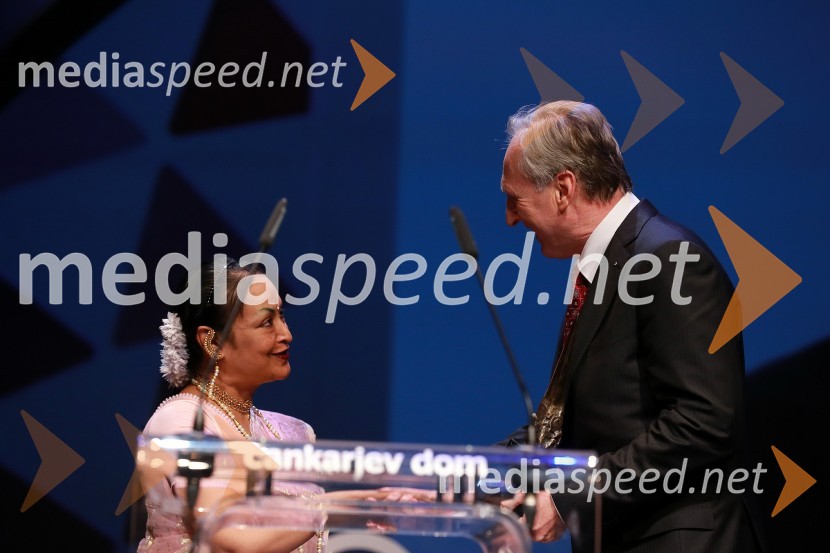  Rupa Chakravarti; dr. Otmar Zorn, generalni direktor Iskra Zaščite d.o.o.46. podelitev nagrad Gospodarske zbornice Slovenije