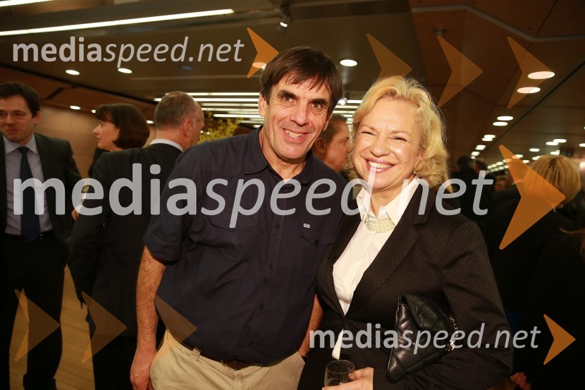  Arne Hodalič, fotograf;  Sabrina Pečelin, vodja odnosov z javnostmi pri Porsche Slovenija d.o.o.46. podelitev nagrad Gospodarske zbornice Slovenije