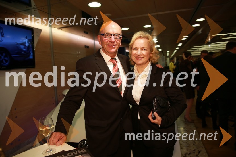  Heinz  Slesak, generalni direktor Porsche Slovenija d.o.o.;  Sabrina Pečelin, vodja odnosov z javnostmi pri Porsche Slovenija d.o.o.46. podelitev nagrad Gospodarske zbornice Slovenije