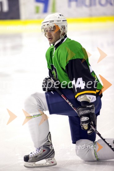  Dejan Kontrec, generalni sekretar, Hokejska zveza SlovenijeHumanitarni derbi hokejskih legend