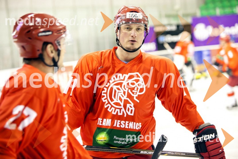  ... ;  Senad Kovačevič, hokejist, JeseniceHumanitarni derbi hokejskih legend