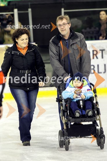  Petra Krebs;  Matjaž Krebs, nekdanji trener članske in mladinske ekipe, Hokejski klub Slavija;  Jaka KrebsHumanitarni derbi hokejskih legend