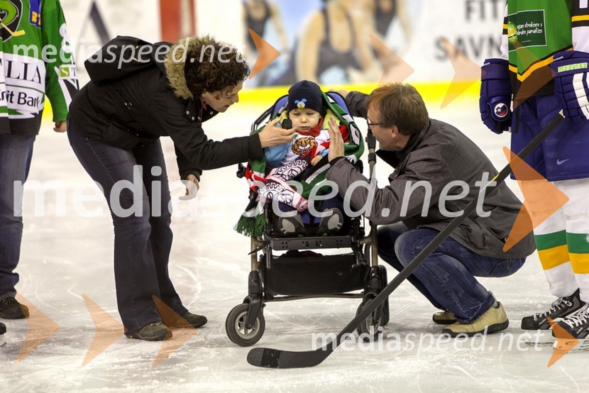  Petra Krebs;  Jaka Krebs;  Matjaž Krebs, nekdanji trener članske in mladinske ekipe, Hokejski klub SlavijaHumanitarni derbi hokejskih legend
