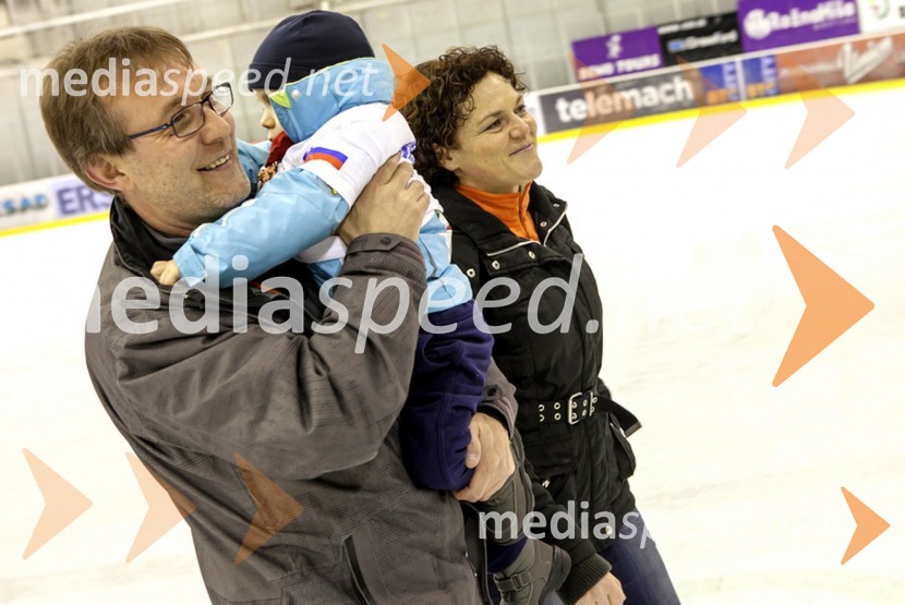  Matjaž Krebs, nekdanji trener članske in mladinske ekipe, Hokejski klub Slavija;  Jaka Krebs;  Petra KrebsHumanitarni derbi hokejskih legend