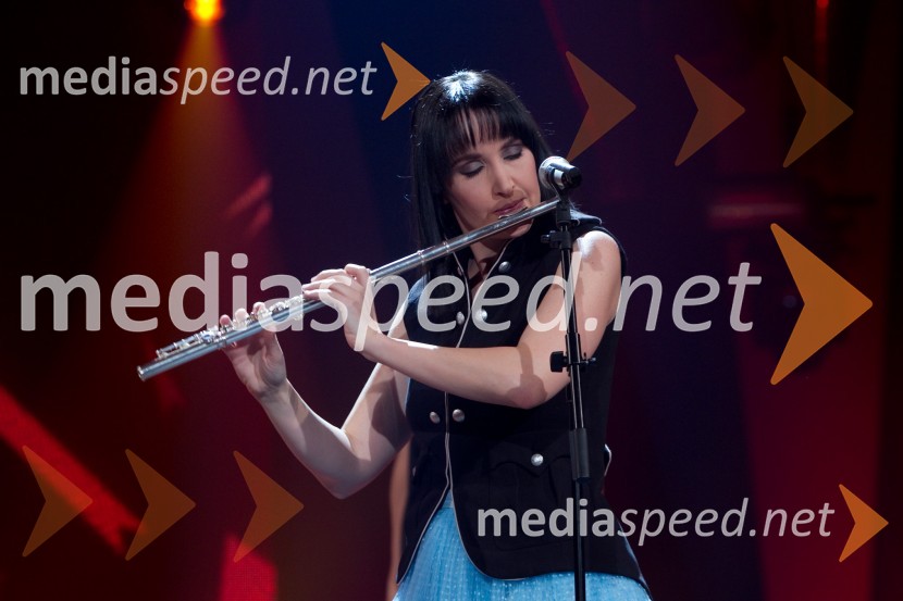  Tinkara Kovač, glasbenicaEMA 2014, zmagovalka je Tinkara Kovač!