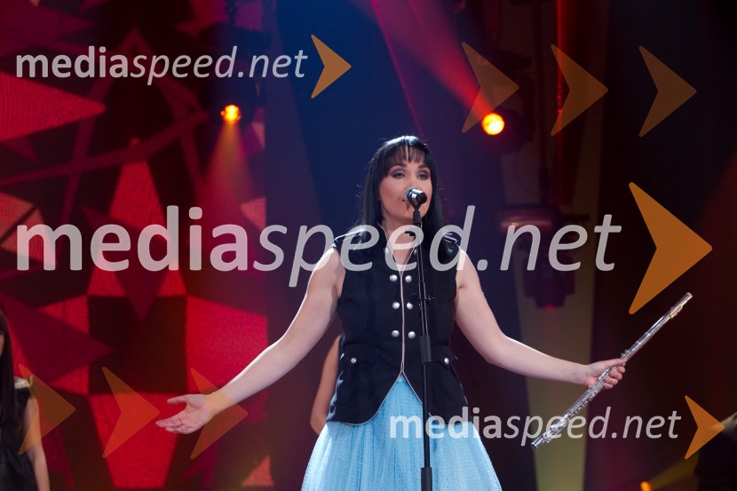  Tinkara Kovač, glasbenicaEMA 2014, zmagovalka je Tinkara Kovač!