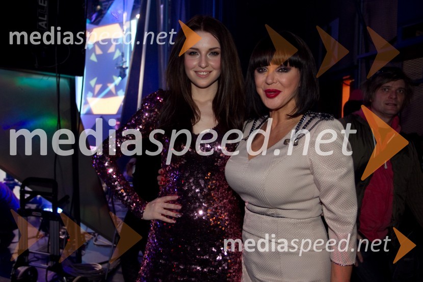  Maja Keuc, pevka;  Miša Molk, voditeljicaEMA 2014, zmagovalka je Tinkara Kovač!