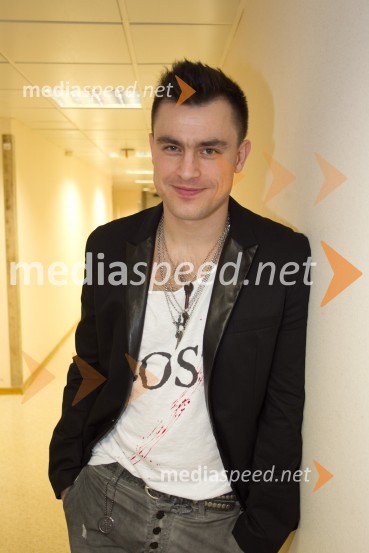  Omar Naber, glasbenikEMA 2014, zmagovalka je Tinkara Kovač!