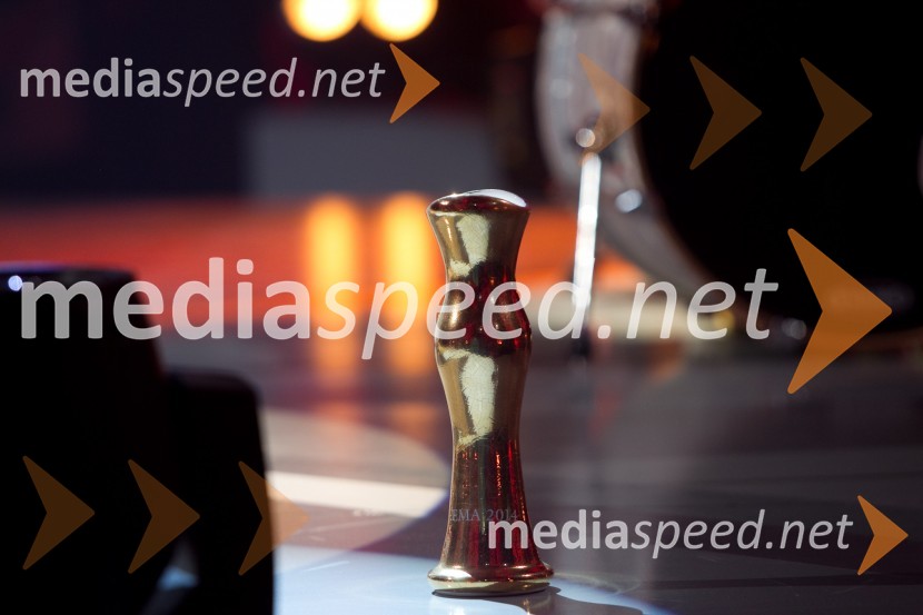 Zmagovalni kipec EMA 2014EMA 2014, zmagovalka je Tinkara Kovač!