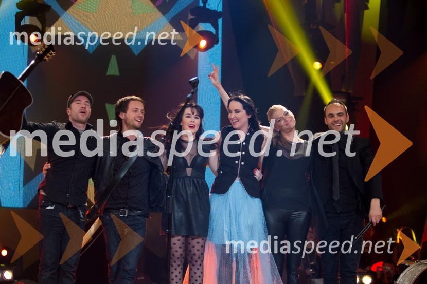 Tinkara Kovač z zmagovalno skupinoEMA 2014, zmagovalka je Tinkara Kovač!