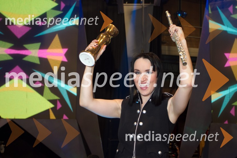  Tinkara Kovač, glasbenicaEMA 2014, zmagovalka je Tinkara Kovač!