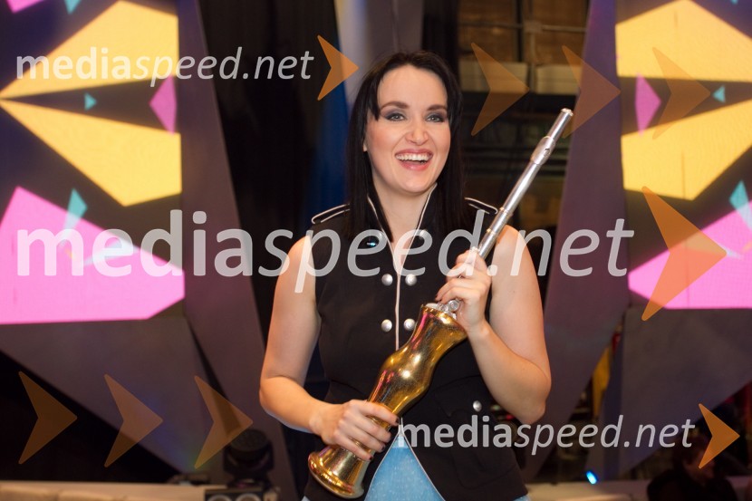  Tinkara Kovač, glasbenicaEMA 2014, zmagovalka je Tinkara Kovač!