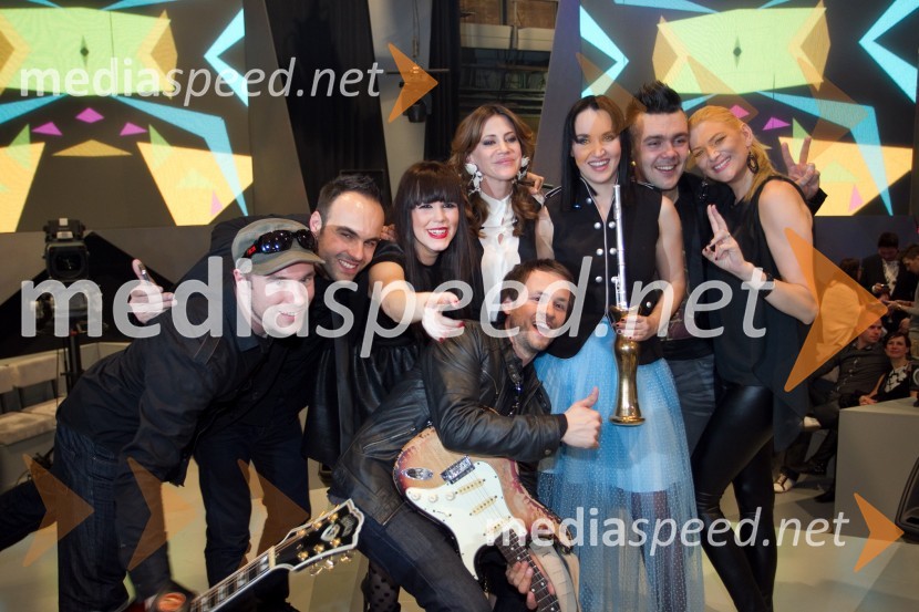 Zmagovalna ekipa Tinkare KovačEMA 2014, zmagovalka je Tinkara Kovač!