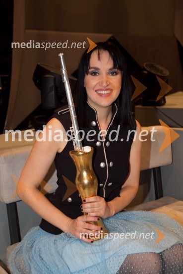  Tinkara Kovač, glasbenicaEMA 2014, zmagovalka je Tinkara Kovač!