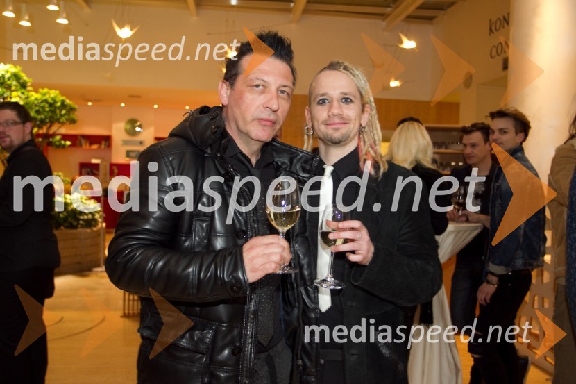  Aleš Uranjek, glasbeni menedžer;  Tadej  Košir, glasbenikEMA 2014, zmagovalka je Tinkara Kovač!