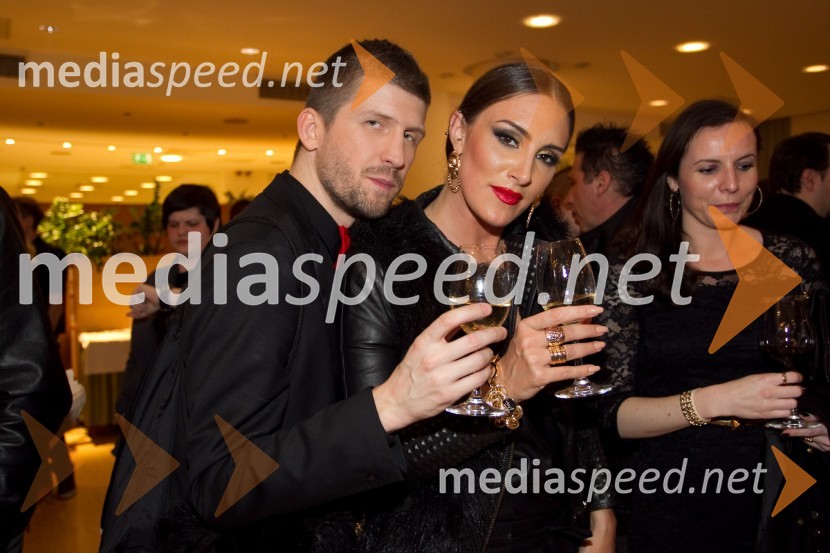  Tomaž  Mihelič, novinar Lady;  Senidah Hajdarpasić - Senidah, pevkaEMA 2014, zmagovalka je Tinkara Kovač!