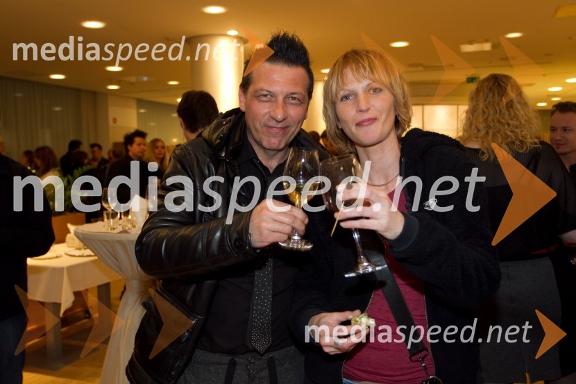  Aleš Uranjek, glasbeni menedžer;  Urška Žnidaršič, režiserkaEMA 2014, zmagovalka je Tinkara Kovač!