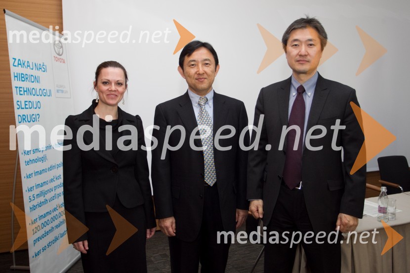  Jasna Baller, vodja službe za odnose z javnostmi Toyota Slovenija;  Akira Kimura;  Masahiro Kuwahara, predsednik & Ceo Toyota Adria Akira Kimura je novi predsednik Toyota Adria