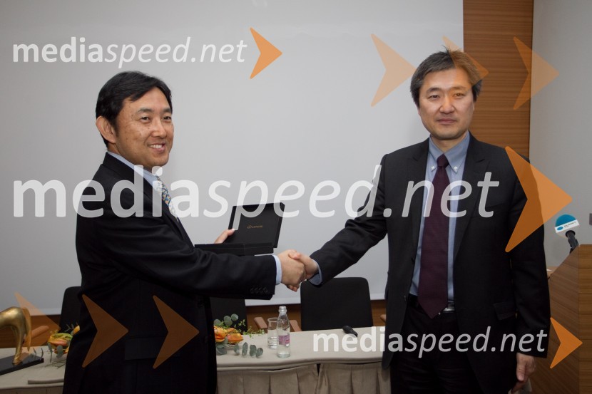  Akira Kimura;  Masahiro Kuwahara, predsednik & Ceo Toyota Adria Akira Kimura je novi predsednik Toyota Adria