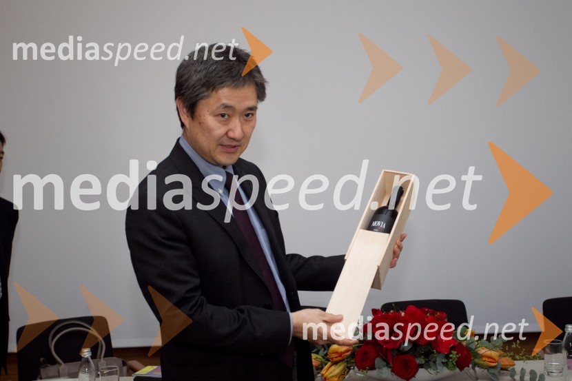  Masahiro Kuwahara, predsednik & Ceo Toyota Adria Akira Kimura je novi predsednik Toyota Adria