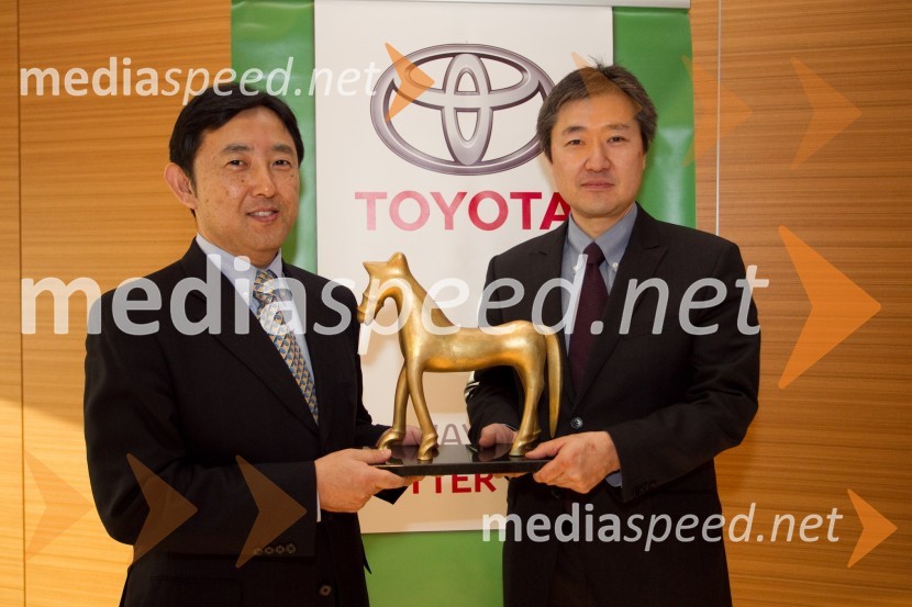  Akira Kimura;  Masahiro Kuwahara, predsednik & Ceo Toyota Adria Akira Kimura je novi predsednik Toyota Adria