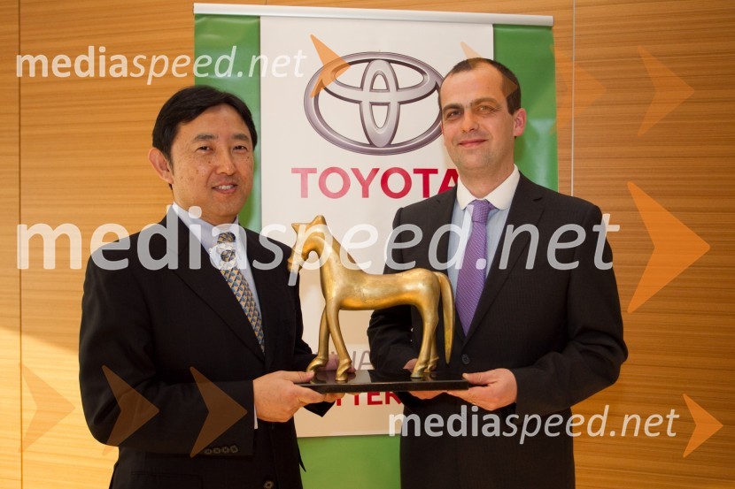  Akira Kimura;  Gregor  Mauko, direktor Toyota SlovenijaAkira Kimura je novi predsednik Toyota Adria