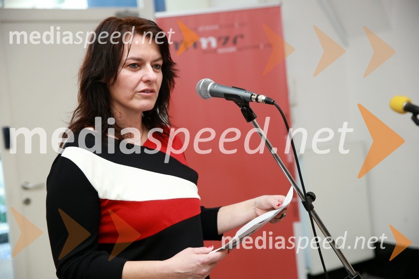  Jožica Trateški, višja kustosinja, Muzej novejše zgodovine Celje, soavtorica razstaveBrlog igrač, otvoritev razstave, Muzej novejše zgodovine Celje