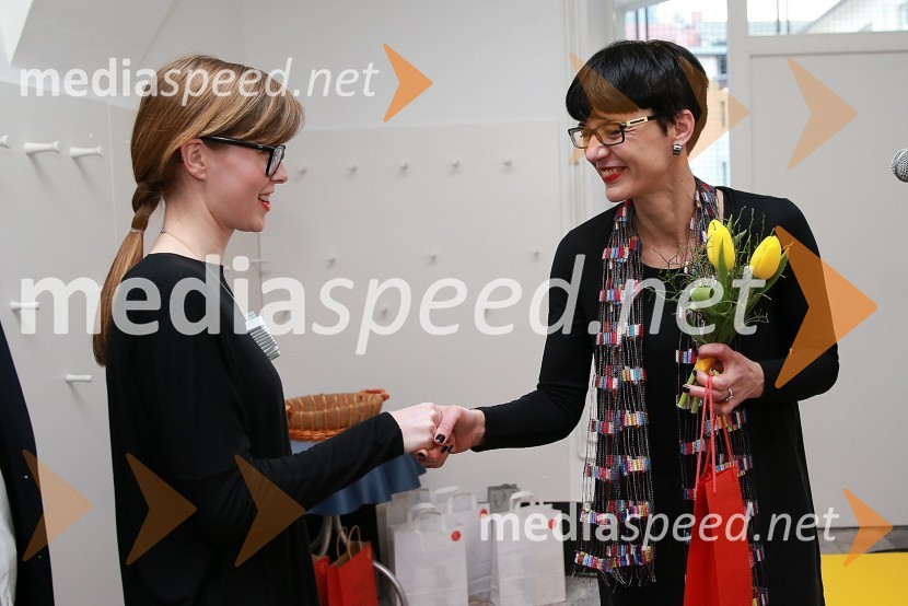  Mojca Črešnik, oblikovalka razstave; dr. Tanja Roženbergar, direktorica, Muzej novejše zgodovine CeljeBrlog igrač, otvoritev razstave, Muzej novejše zgodovine Celje