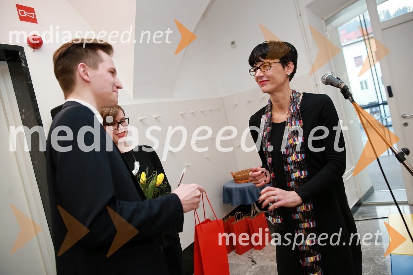  Matija Kovač, oblikovalec razstave; dr. Tanja Roženbergar, direktorica, Muzej novejše zgodovine CeljeBrlog igrač, otvoritev razstave, Muzej novejše zgodovine Celje
