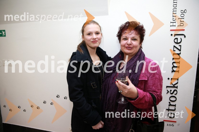  Iza Kragl;  Bernarda KrajncBrlog igrač, otvoritev razstave, Muzej novejše zgodovine Celje