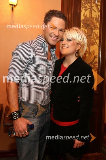 Sebastian, pevec in Mirna Reynolds, pevka
 
Dobrodelni koncert UNICEF