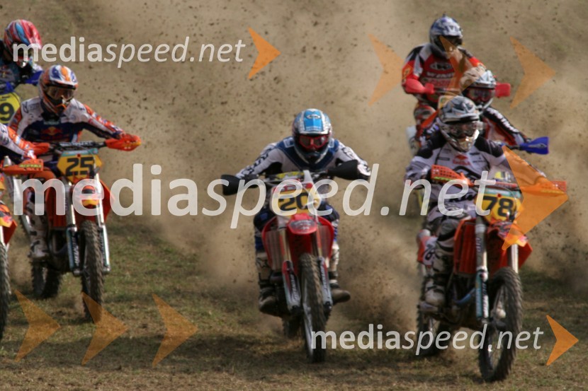 Štart razreda MX3 - z leve: Julien Bill - Švica, Marc Ristori - Švica in Yves Demaria - FrancijaMOTOKROS, dirka za svetovno prvenstvo MX3