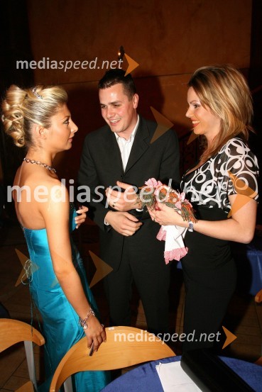 Lucija Gubenšek, manekenka, Matjaž Šeško, moderator in Stančka Šukalo Šeško, manekenkaDobrodelni koncert UNICEF