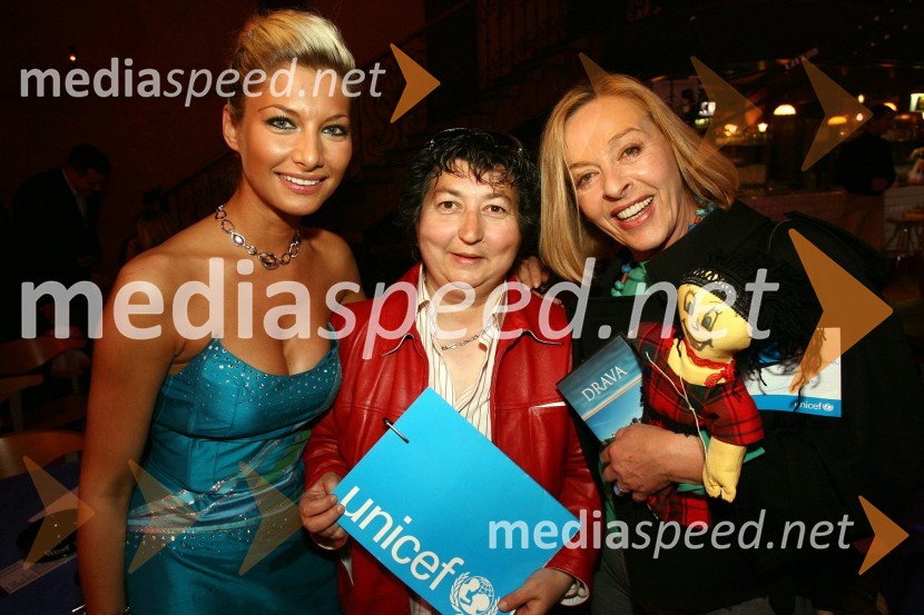 Lucija Gubenšek, manekenka, Dragica Petrovič, producentka in režiserka in Milena Župančič, igralka in ambasadorka UNICEF-a 
 


 
Dobrodelni koncert UNICEF