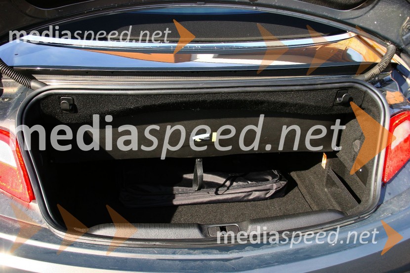 Opel Cascada 1.6 SIDI Cosmo, streha se zloži le če je sproščena pregradaOpel Cascada 1.6 SIDI Cosmo, mediaspeed test