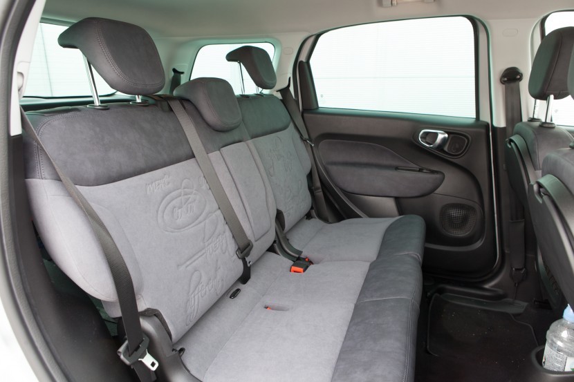 Fiat 500L Living 1.3 Multijet II 16v Duologic Lounge, druga klop je vzdolžno pomičnaFiat 500L Living 1.3 Multijet II 16v Duologic Lounge, mediaspeed test