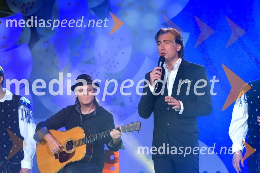  Zdenko Cotič - Coto, glasbenik;  Jan Plestenjak, pevecArt-down-up, dobrodelni koncert