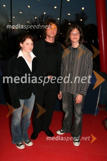 Miro Saje, dirigent in nominiranec za Naj meščana Novega mesta 2006 s hčerko in sinomRazglasitev naj meščanke in naj meščana Novega mesta